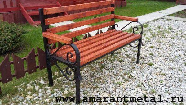 Садовая скамейка