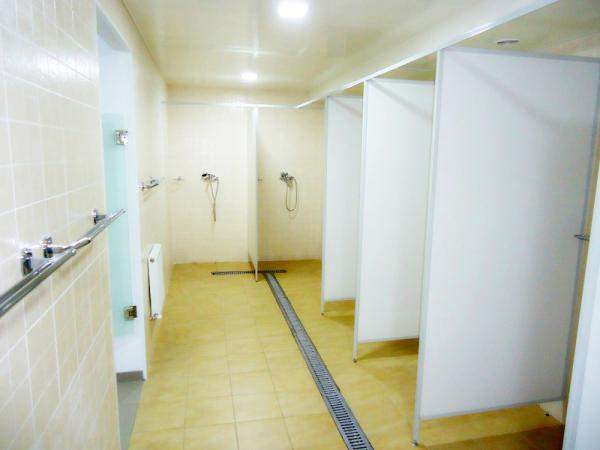 Сантехнические перегородки для душевых