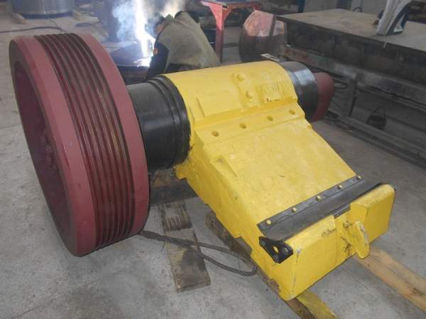 Щека в сборе1048902000 - дробилка СМД-108а.