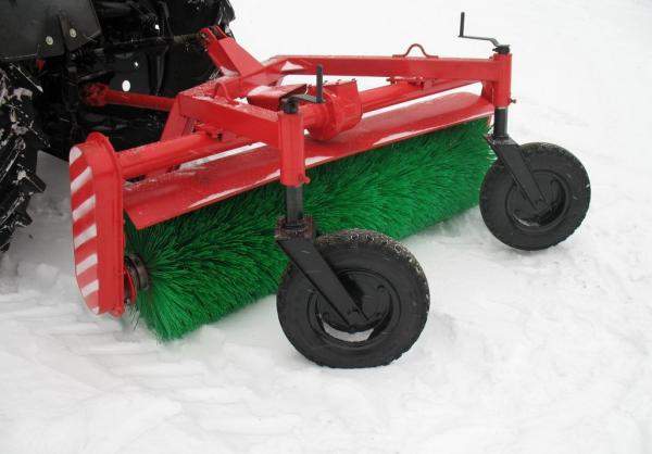 Щеточное оборудованиена "БУРАН 22" на трактор МТЗ и др.