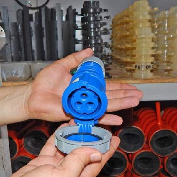 СЕЕ - разъем внешний 3x16A, мама