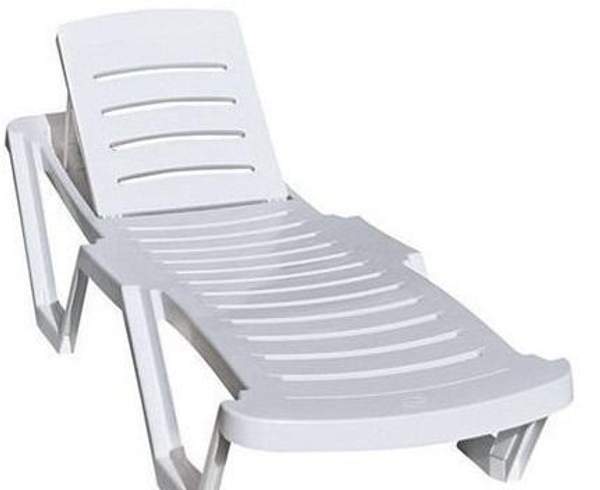 Шезлонг лежак пластиковый