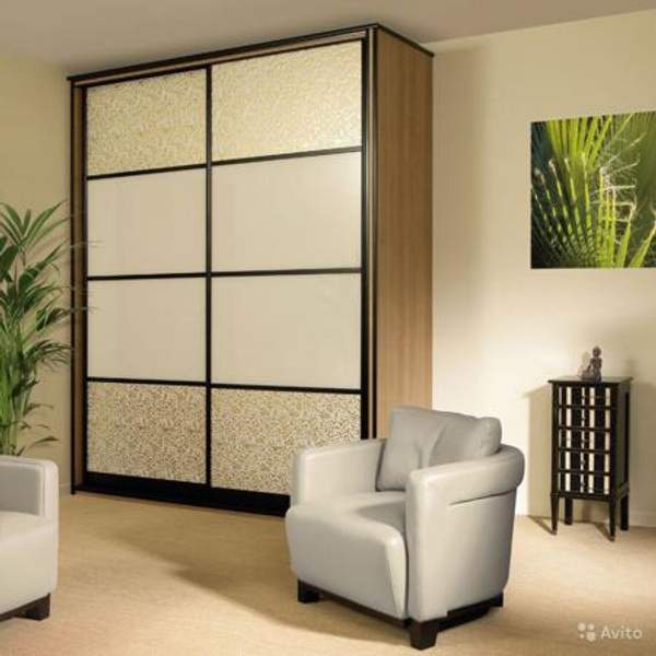 Шкаф с декоративными вставками