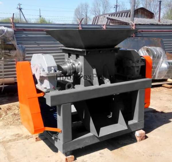 Шредер для дерева (измельчитель древесных отходов)