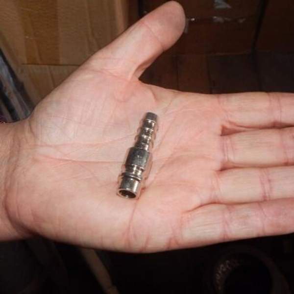 Штуцер компрессора штукатурной станции 3/8"