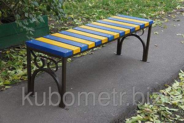Скамейка цветная на фигурных ножках