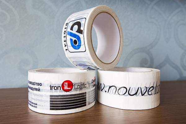 Скотч с логотипом 50мм*66м*45мкм* 3 цвет*прозрачн фон