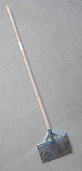 Скребок 300 мм на стержне 135см.