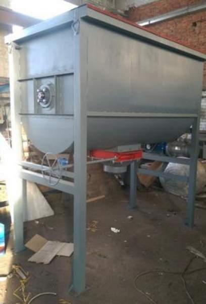 Смеситель кормов горизонтальный лопастной СГО-11