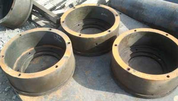 Стакан левый СМД-109А, № 1049002100