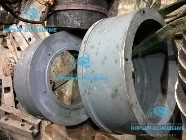 Стакан левый СМД-110А 104910210000