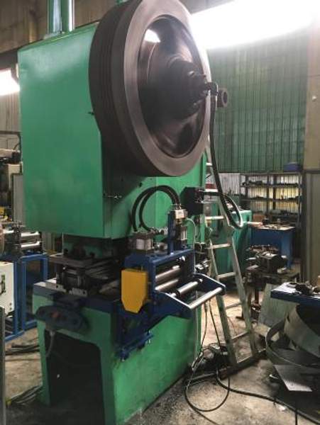 Станок для производства подвеса прямого