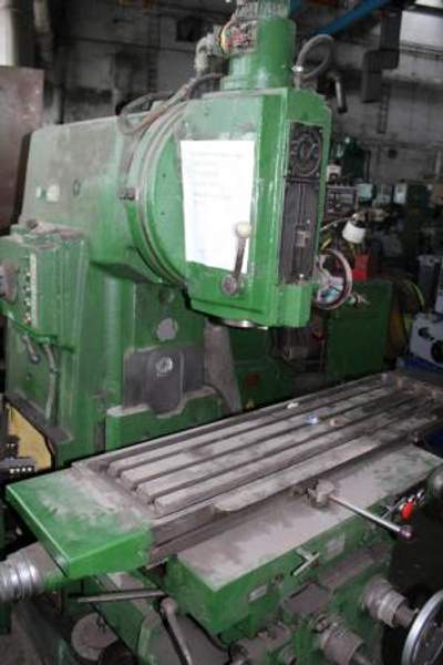 Станок вертикально фрезерный 6Р12