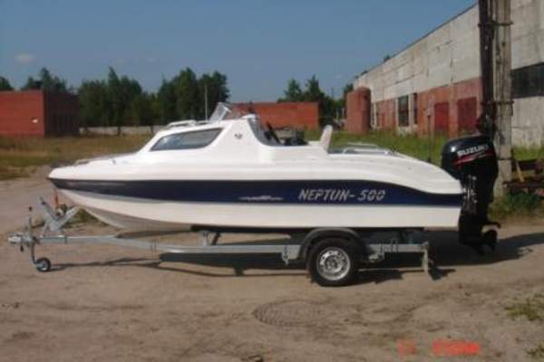 Стеклопластиковая мотолодка Нептун-500 (с каютой)