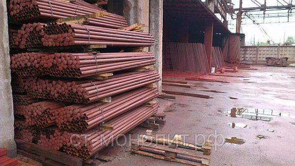 Столб стальной диам.45мм высота - 2,3м с крючками и заглушками с грунтовым