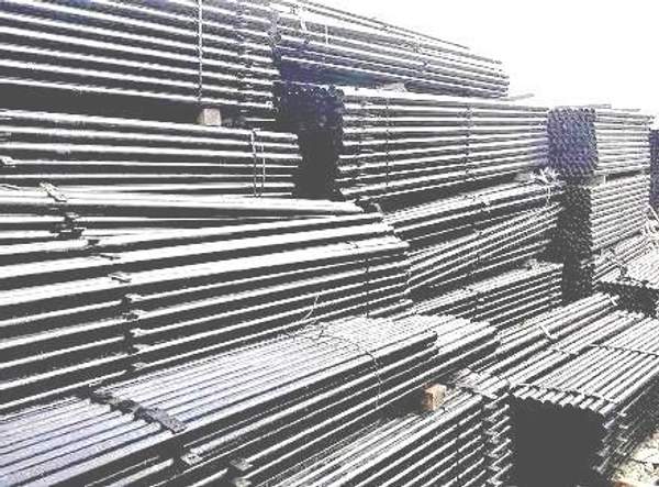 Столбы металлические грунтованные