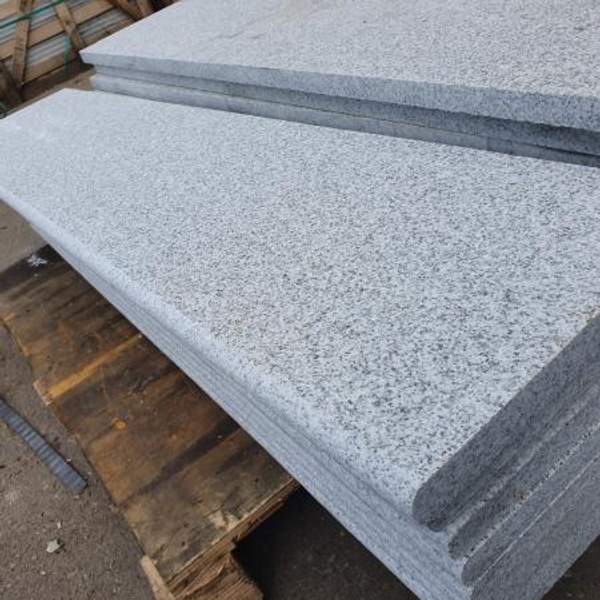 Ступени для крыльца 1500х320х30 гранитные G603, Роял Вайт термообработка. Гранитные лестницы.