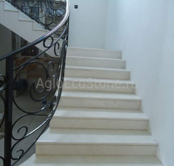 Ступени для лестниц из мрамора