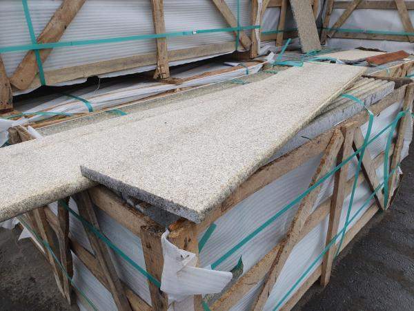 Ступени гранитные Сансет Голд 1500х320х30 термообработка