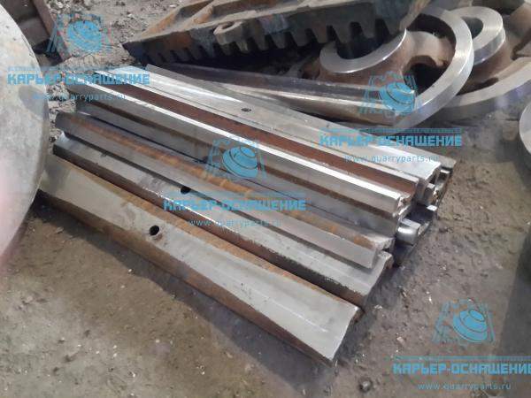 Сухарь 483640401500 Щековой дробилки СМ-16Д