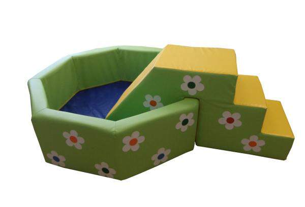 Сухой бассейн c лесенкой и горкой