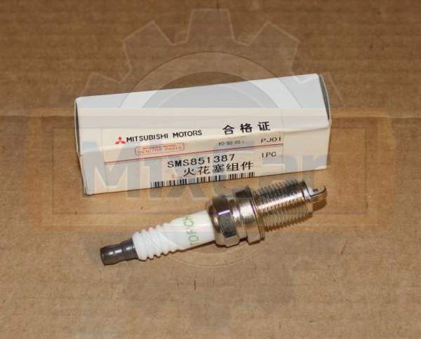 Свеча зажигания Mitsubishi 4G15