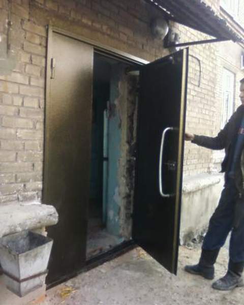 Тамбурные двери и перегородки металлические