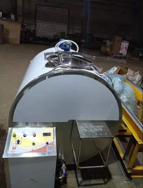 Танк охладитель молока на 1 500 л.