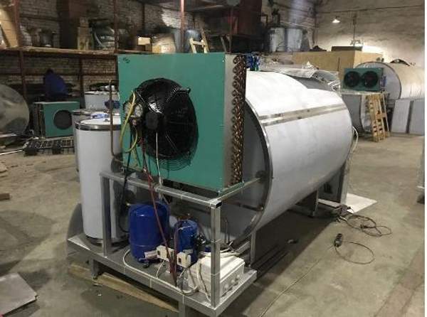 Танк охладитель молока закрытого типа на 2000 л.