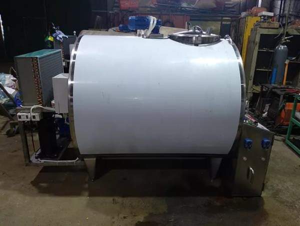 Танк охладитель молока закрытого типа на 3000 л
