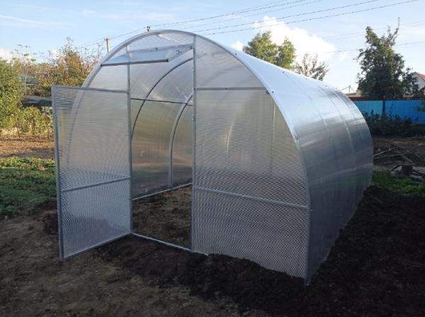 Теплица арочная усиленная из поликарбоната 3м*6м Высота 2,08м
