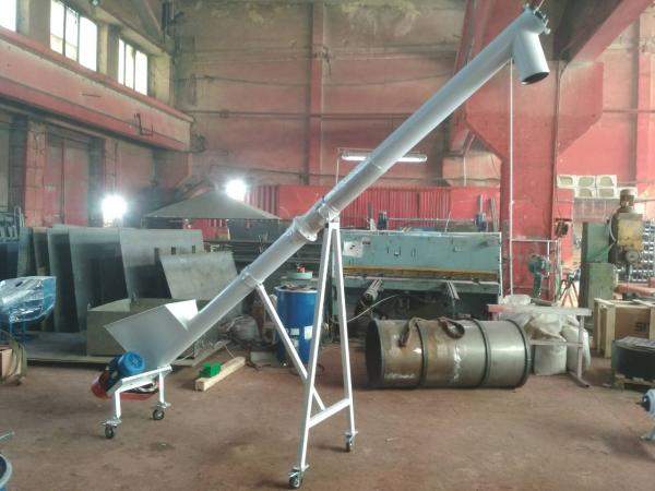 Транспортер винтовой шнековый с приемным бункером