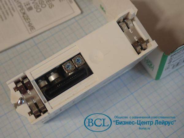 Центральный процессор Schneider Electric BMXP342020 вес-0.26кг габаритный размер-160х160х100мм