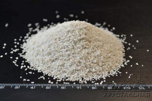 Цветной кварцевый дробленый песок белый 0,5-1