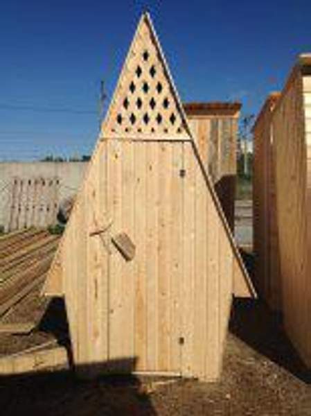 Туалет дачный деревянный