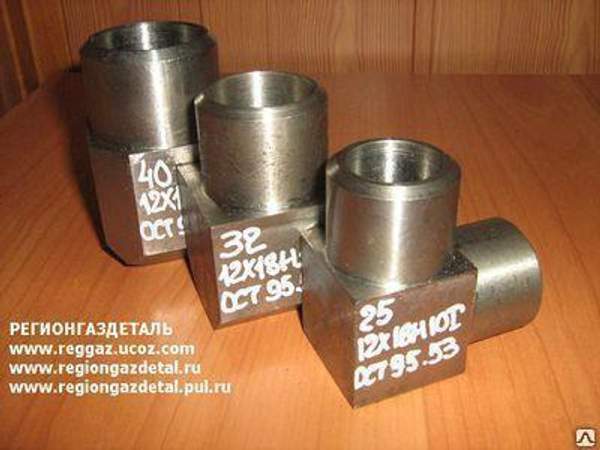 Угольник 32 ст.12Х18Н10Т