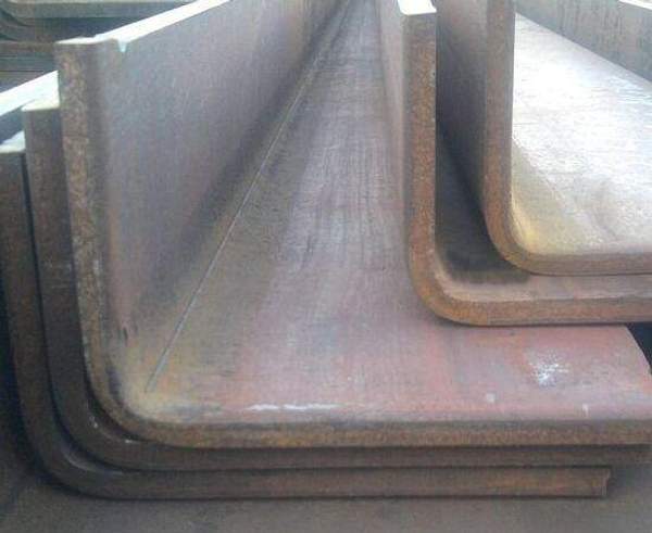 Уголок гнутый неравнополочный 125х80х7 мм 40Х13 19772-93