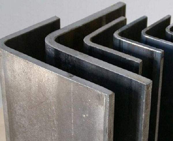 Уголок гнутый равнополочный 70х70х6 мм ст. С275 ГОСТ 19771-93