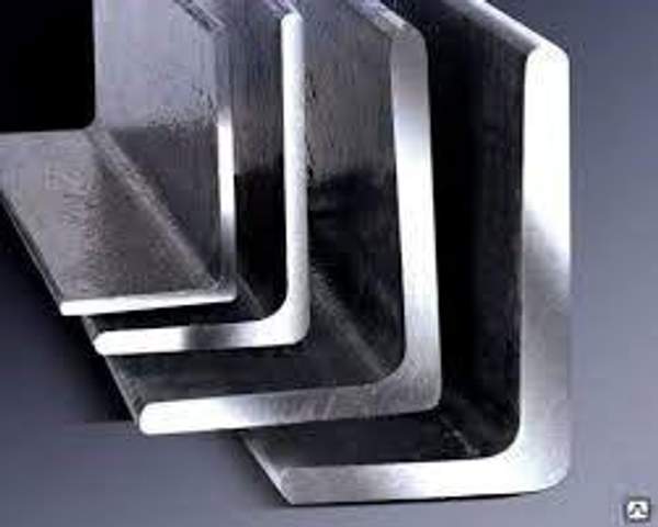 Уголок нержавеющий шлифованный равнополочный горячекатанный AISI 304 150х150х10 мм