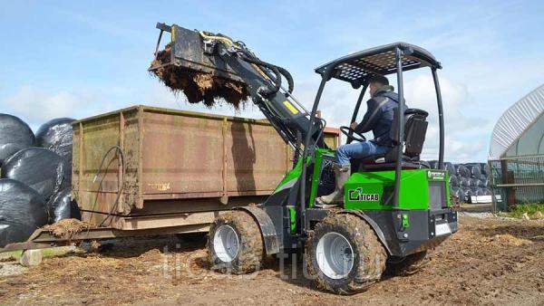 УНИВЕРСАЛЬНЫЙ ПОГРУЗЧИК TI-CAR Польша с навесным оборудыванием Poland