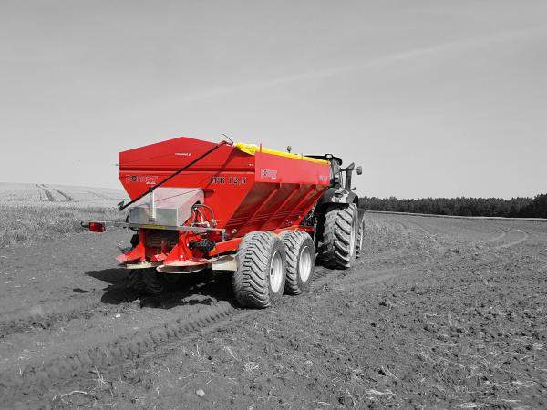 Универсальный разбрасыватель UPR 12,5