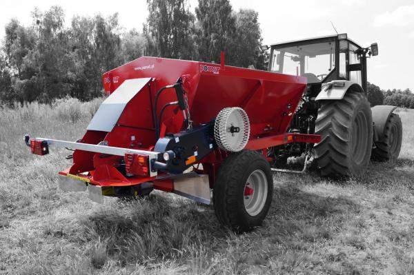 Универсальный разбрасыватель UPR 2