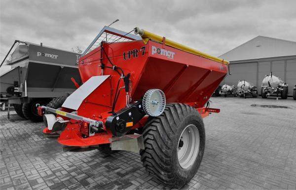 Универсальный разбрасыватель UPR 7