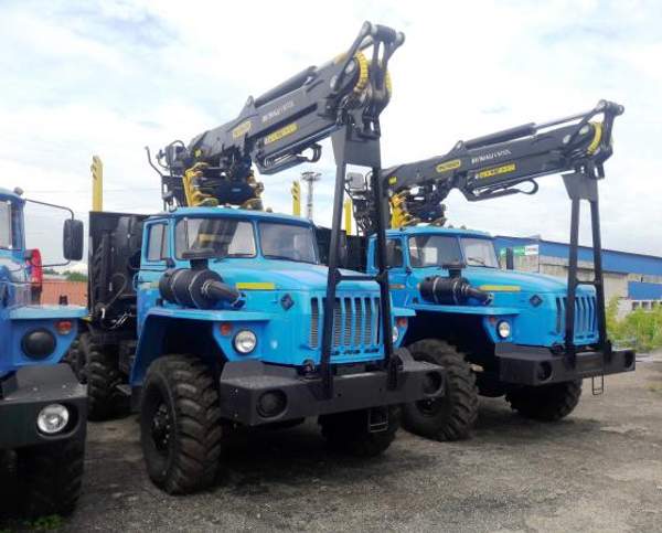 Урал лесовоз универсальная площадка с новым манипулятором