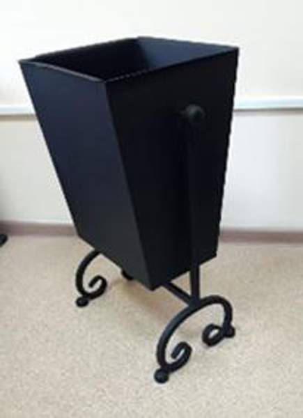 Урна кованная на ножках