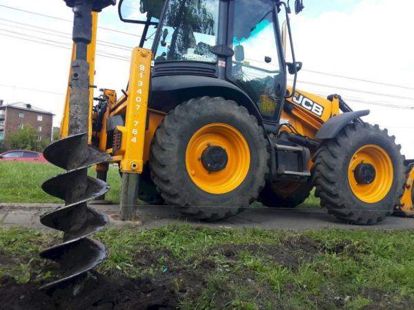 Услуги ямобура JCB
