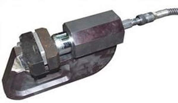 Установка для снятия и постановки заклепок фрикционных планок боковин тележек