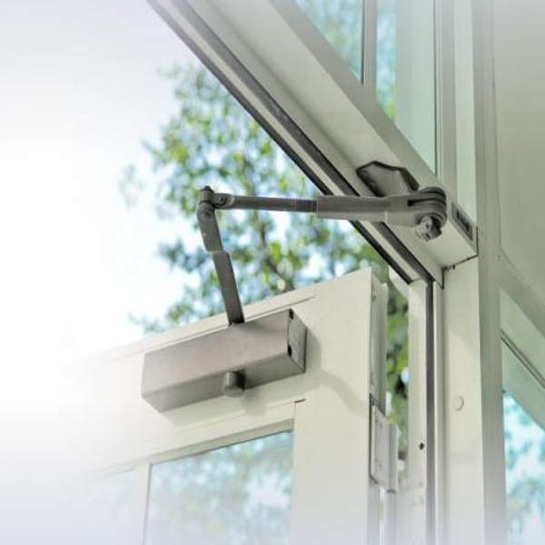 Установка дверного доводчика на дверь ПВХ