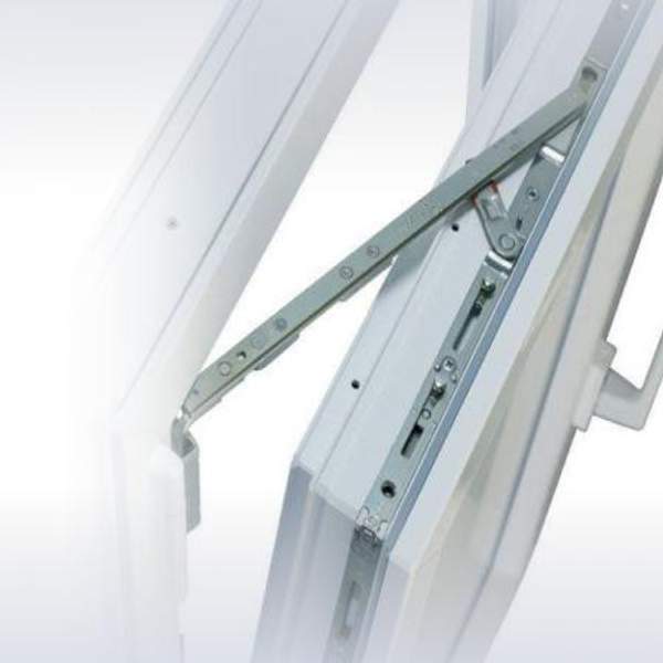 Установка ножниц на балконной двери