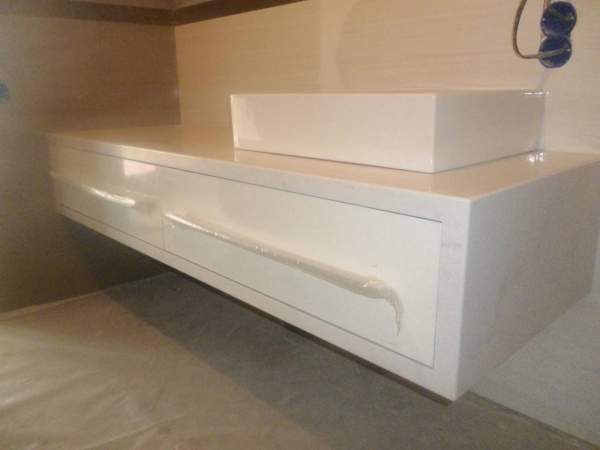 В Самаре изготавливаем на заказ из искусственного камня столешницы различной толщины и формы.